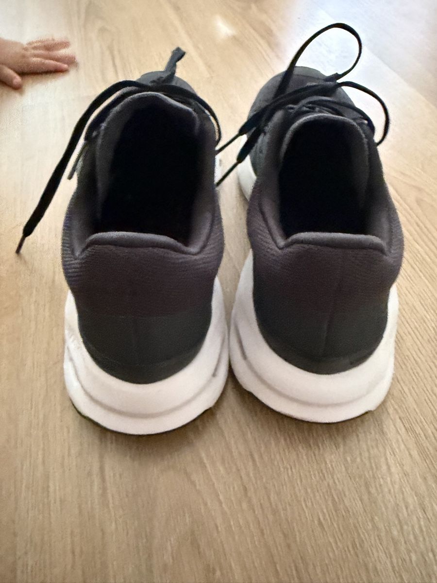 Damenschuhe: On Cloud Laufschuhe Damen Schwarz Grösse 39 – Gebraucht aus Füllinsdorf von had_kv5k 3