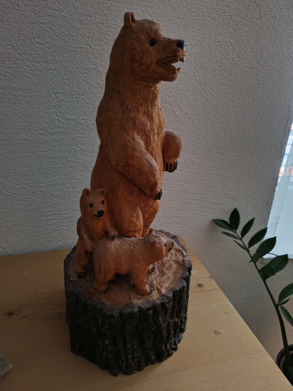 Statuette: Handgeschnitzte Bärenmutter mit zwei Jungen – Usato da Mels venduto da fiona77 1