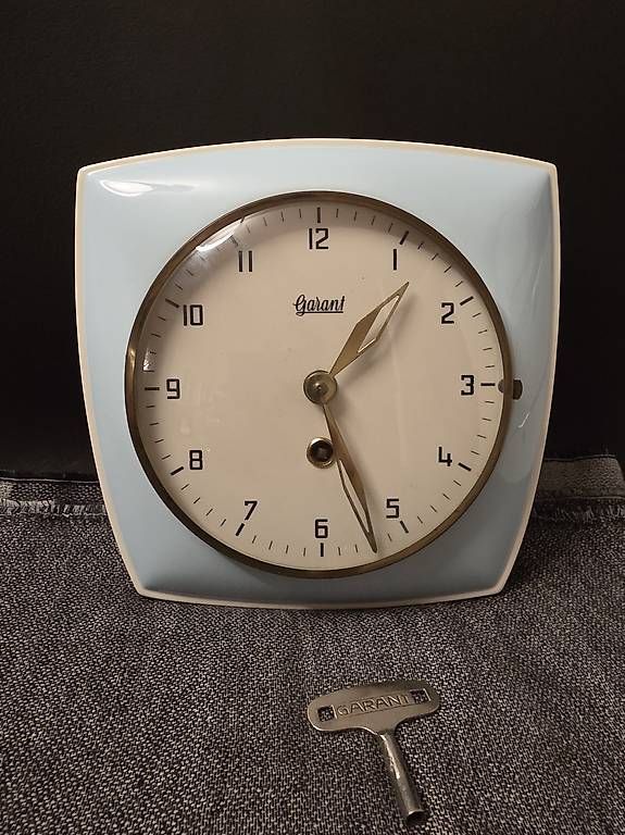 Orologi da terra & Orologi da parete: Vintage Wanduhr hellblau – Usato da Grosshöchstetten venduto da kids04