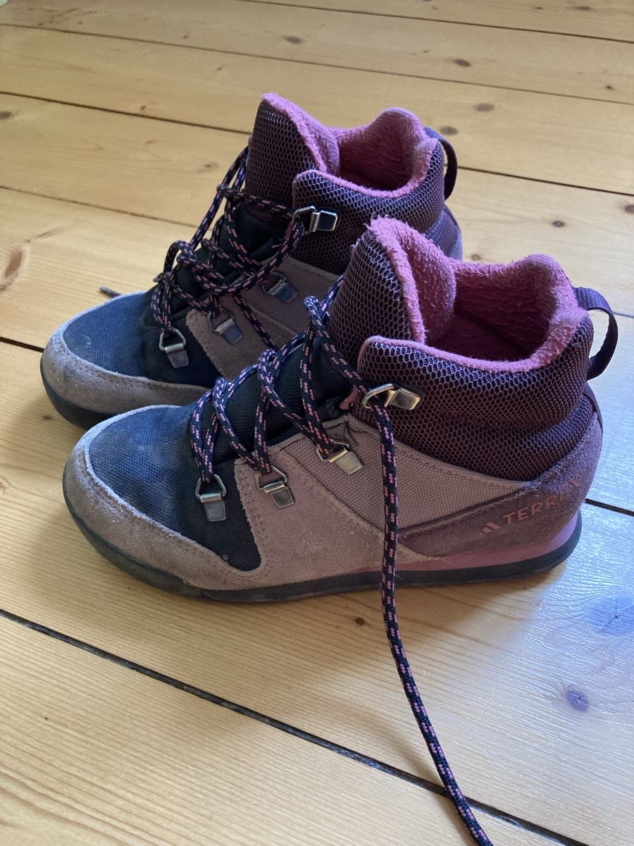 Adidas Scarpe per ragazzi: Adidas Terrex Winterschuhe Grösse 31 – Usato da Schaffhausen venduto da Kunigunde13