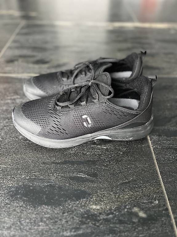 Herrenschuhe: Sneakers Gr. 42 – Gebraucht aus Günsberg von ElenaFl 1