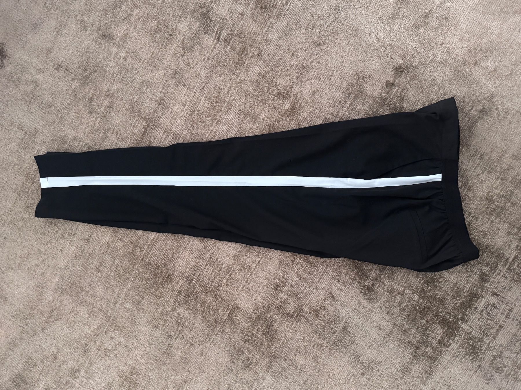 Pantaloni: Elegant Black Pants with Side White Stripe, Size 36 – Nuovo (secondo la descrizione) da Zürich venduto da Tanja_G88