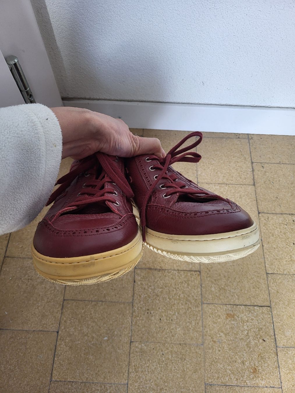 Hogan Scarpe da uomo: Hogan Sneakers – Usato da Zweisimmen venduto da Adorable 4