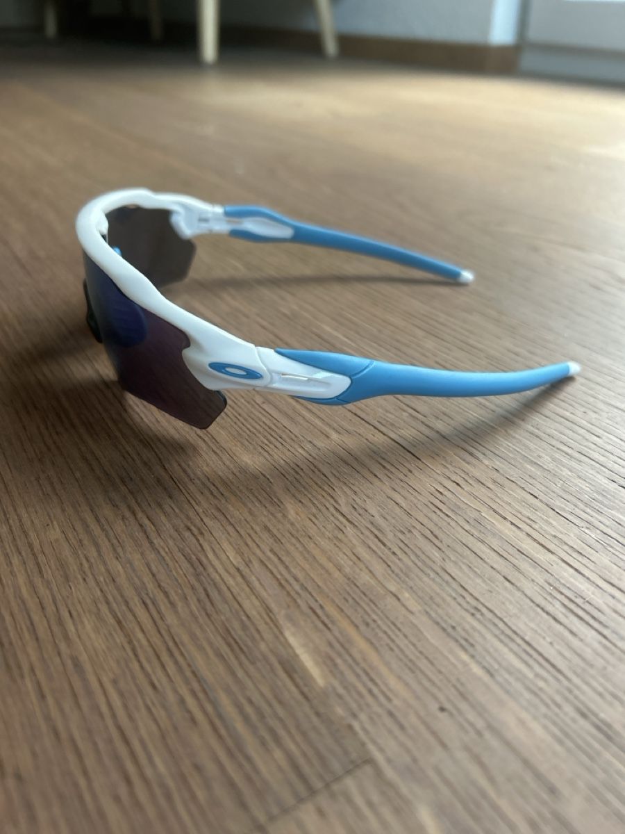 Oakley Brillen & Gläser: Oakley Radar EV Path S Sportbrille  – Gebraucht aus Linthal von eva_9jqv 1