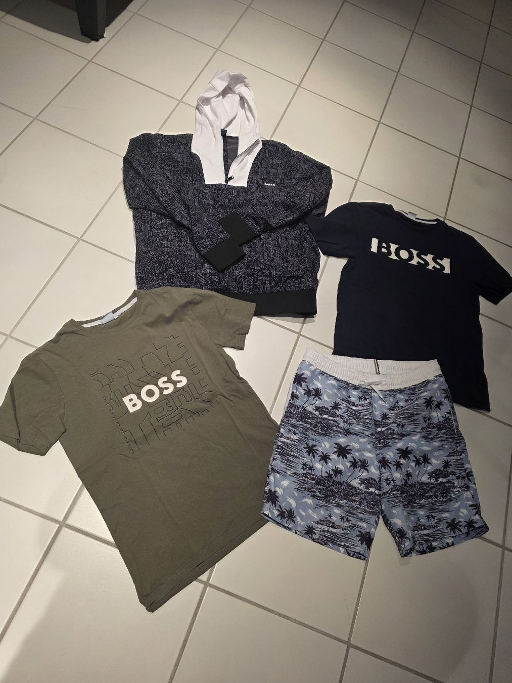 Hugo Boss Ensembles coordonnés: boss kleiderpaket, 14+ – D'occasion à Mollis par DaKo79