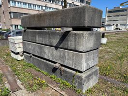 1x Betonelement, ca. 320x80x46cm