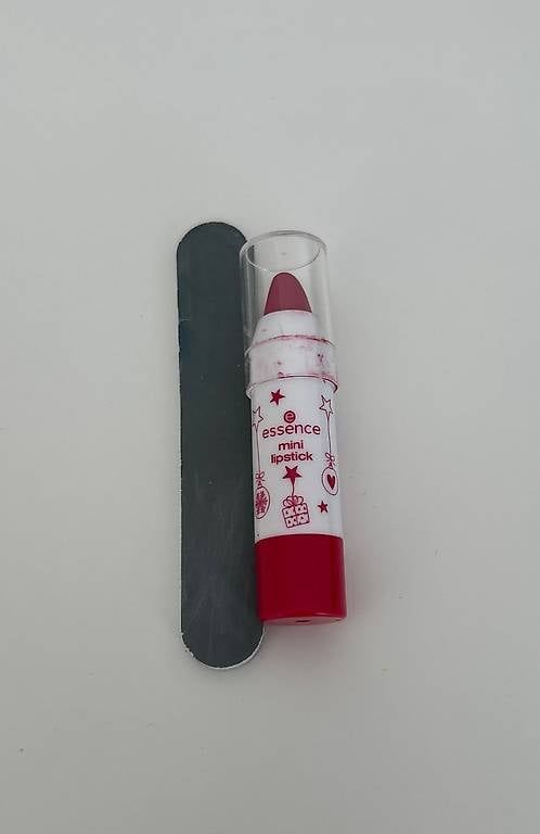 Manucure: Lippenstift & Nagelfeile – D'occasion à Vaduz par alina_hasler