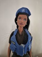 Poupée mannequin Janay de Integrity Toys 2001 ONU