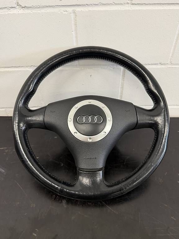 Tutti pezzi di ricambio auto: Audi Lederlenkrad A3 TT A4 etc – Usato da Münchwilen AG venduto da Vinnis