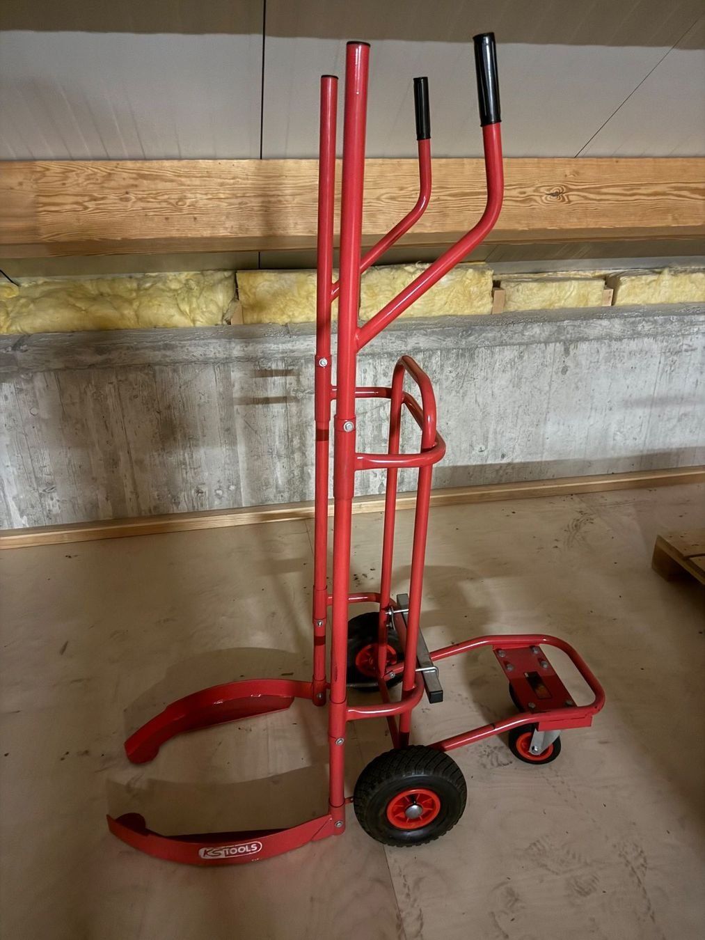 KS Tools Profi-Reifenwagen 160.0055 – Tragkraft 150 Kg, Mit 2 Vollgummi-Lenkrollen, Kippsicher