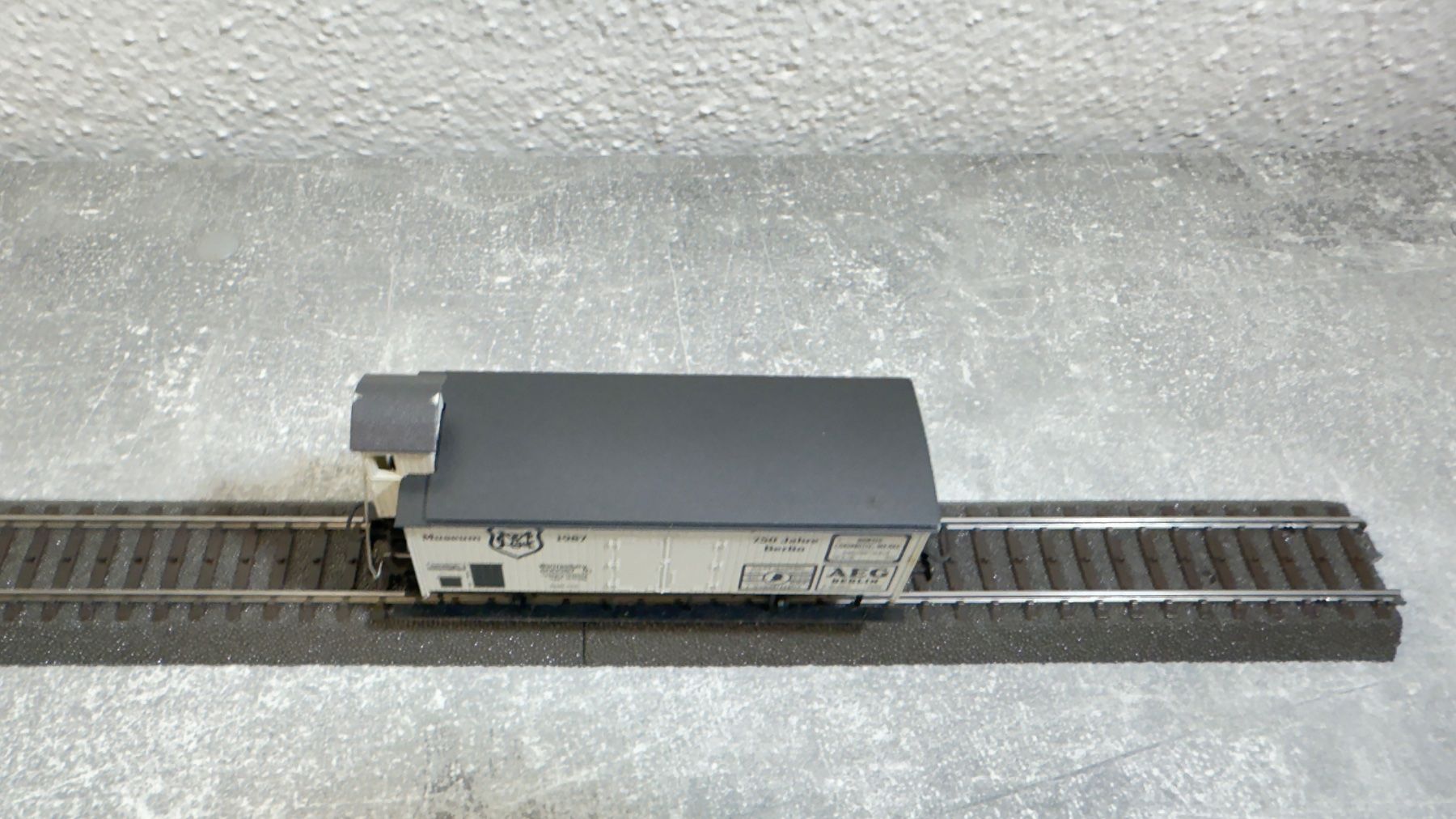 Märklin Modellini di ferrovie: Märklin Güterwagen mit AEG Werbung H0 / AC – Usato da Windlach venduto da Kelebra 4