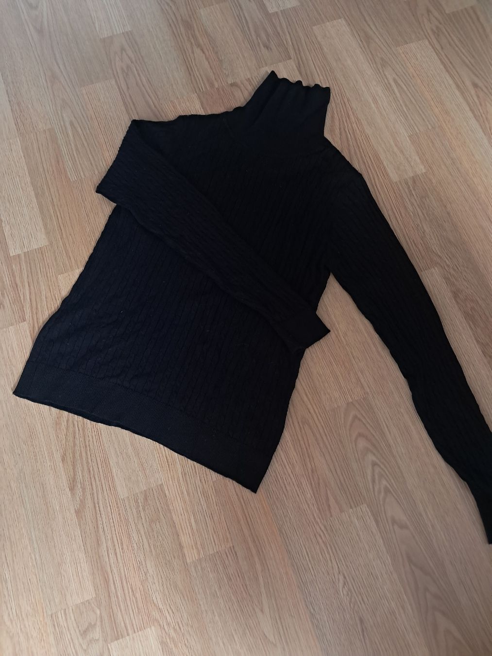 Maglioni & Felpe: Damen Pullover schwarz  – Usato da Biel/Bienne venduto da sof_yx5y 1