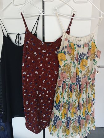 3 jolies robes d été 42 neuves