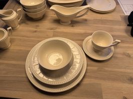 Elegantes Speisegeschirr Set, creme
