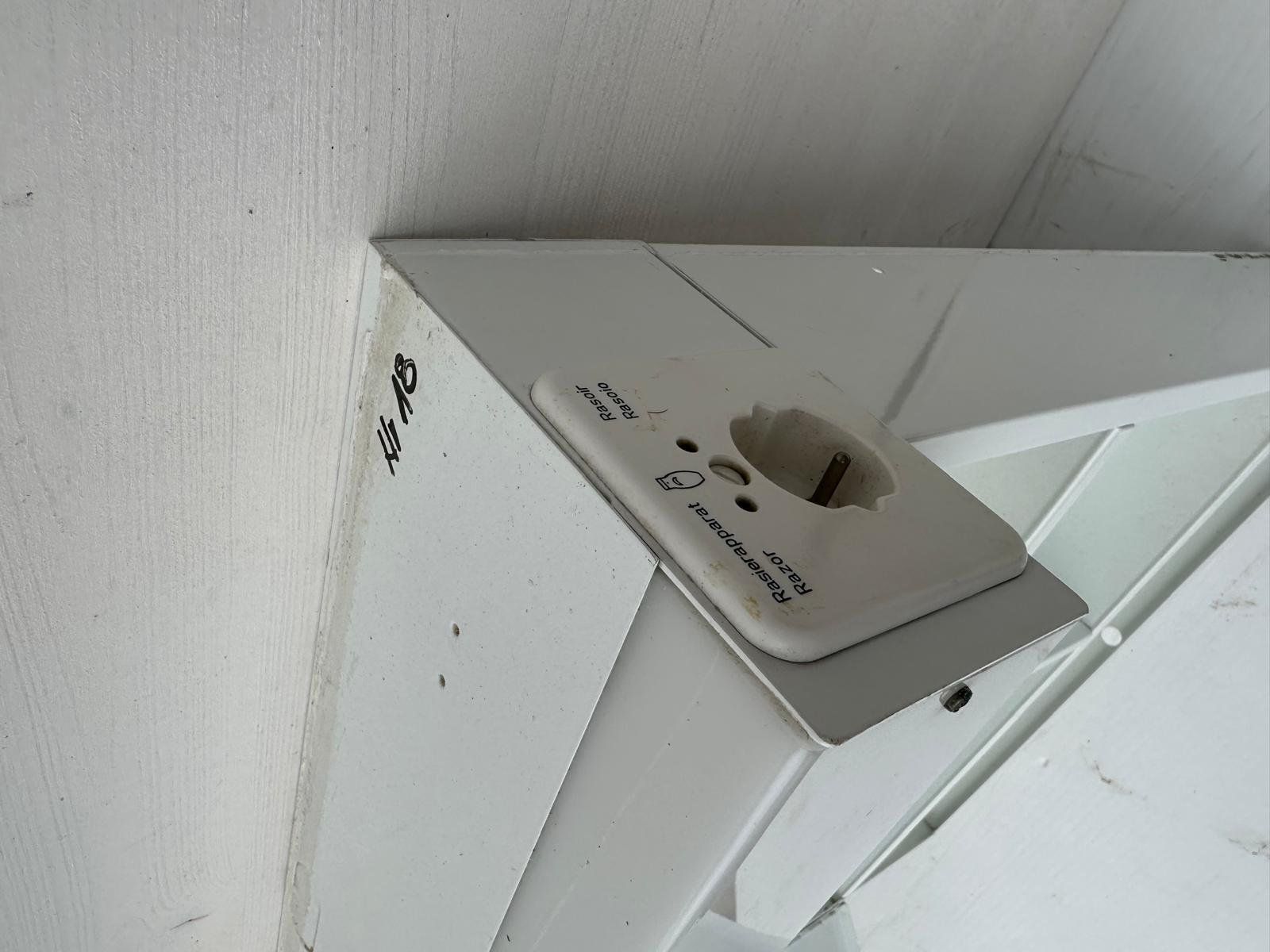 Armadietti a specchio: Spiegelschrank – Usato da Spreitenbach venduto da Space_X 4