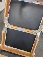 Janod 2-in-1 Tisch und Zeichenbrett mit Stuhl