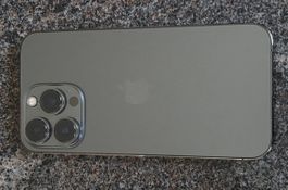 Apple iPhone 13 Pro grau 76 Prozent Batteriekapazitaet