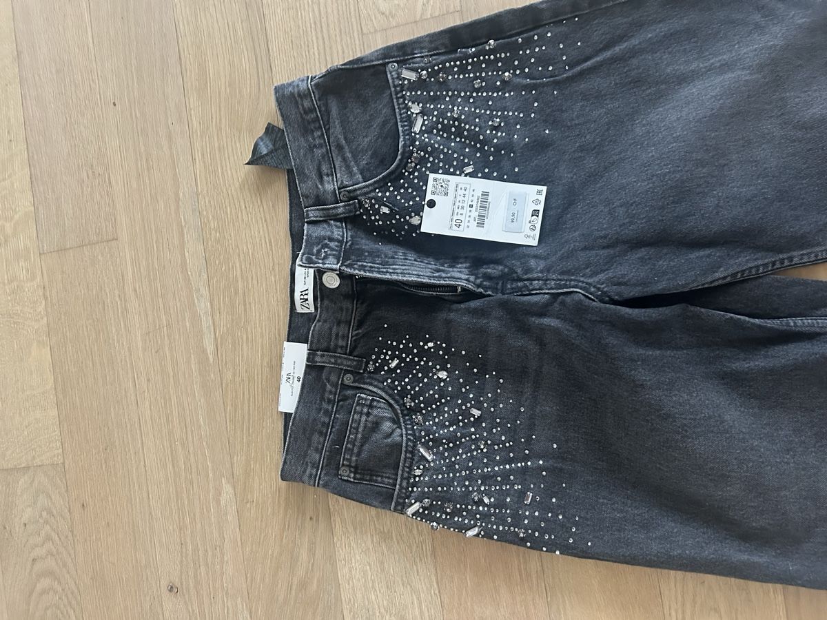 Zara Jeans: ZARA Jeans Embellished NEW – Nuovo e nell'imballaggio originale da Fällanden venduto da mar_v6pd 1
