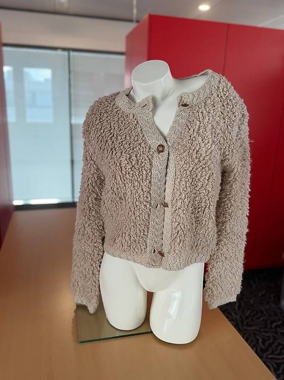 Giacche: Bouclé Knit Cardigan  Beige – Usato da Steinhausen venduto da deikoon