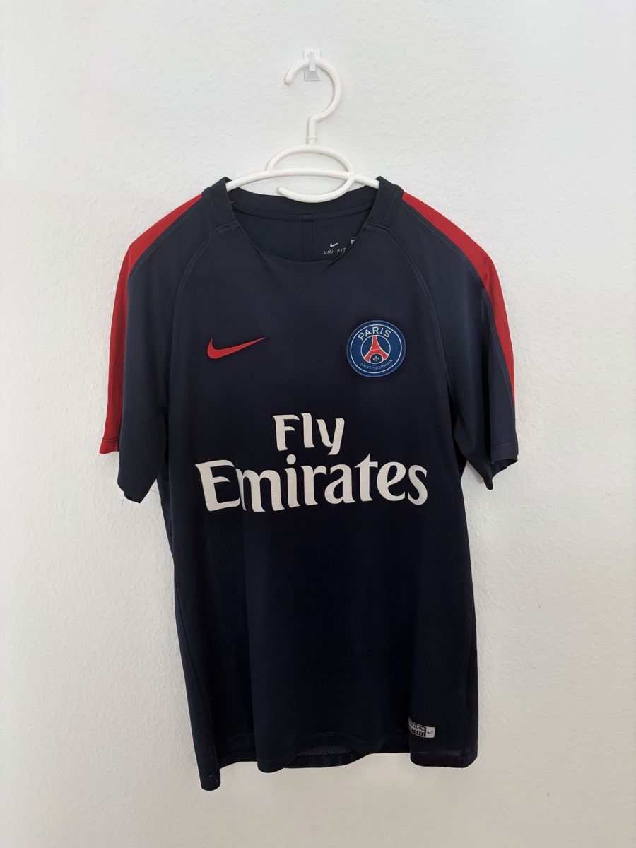 Nike Leibchen & Hosen: Paris Saint-Germain 2017/18 Trainingstrikot (S) – Gebraucht aus Basel von Ringolero