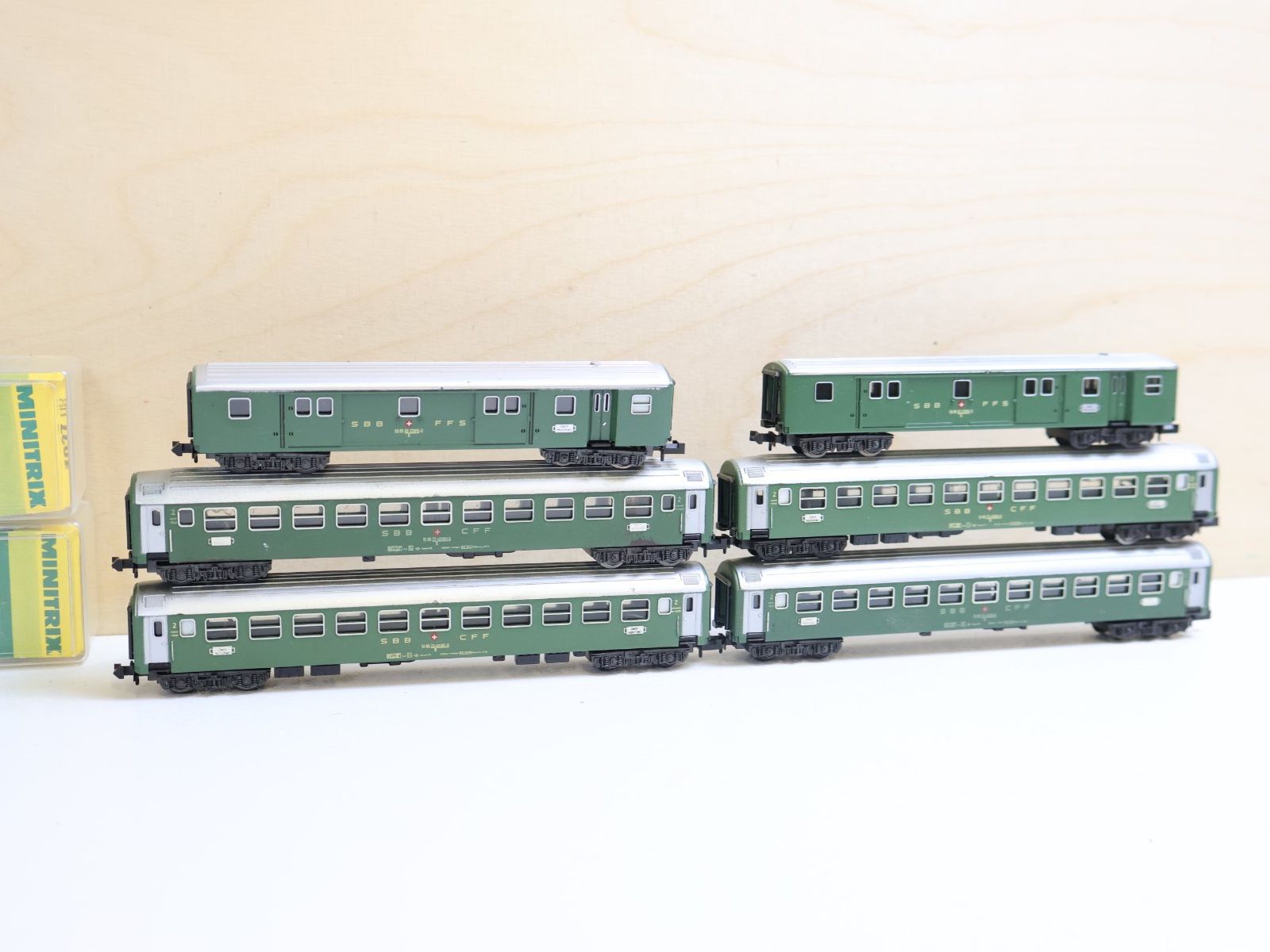 Trix Modellini di ferrovie: Minitrix 6 x SBB Personenwagen - Set – Usato da Winterthur venduto da Monstera