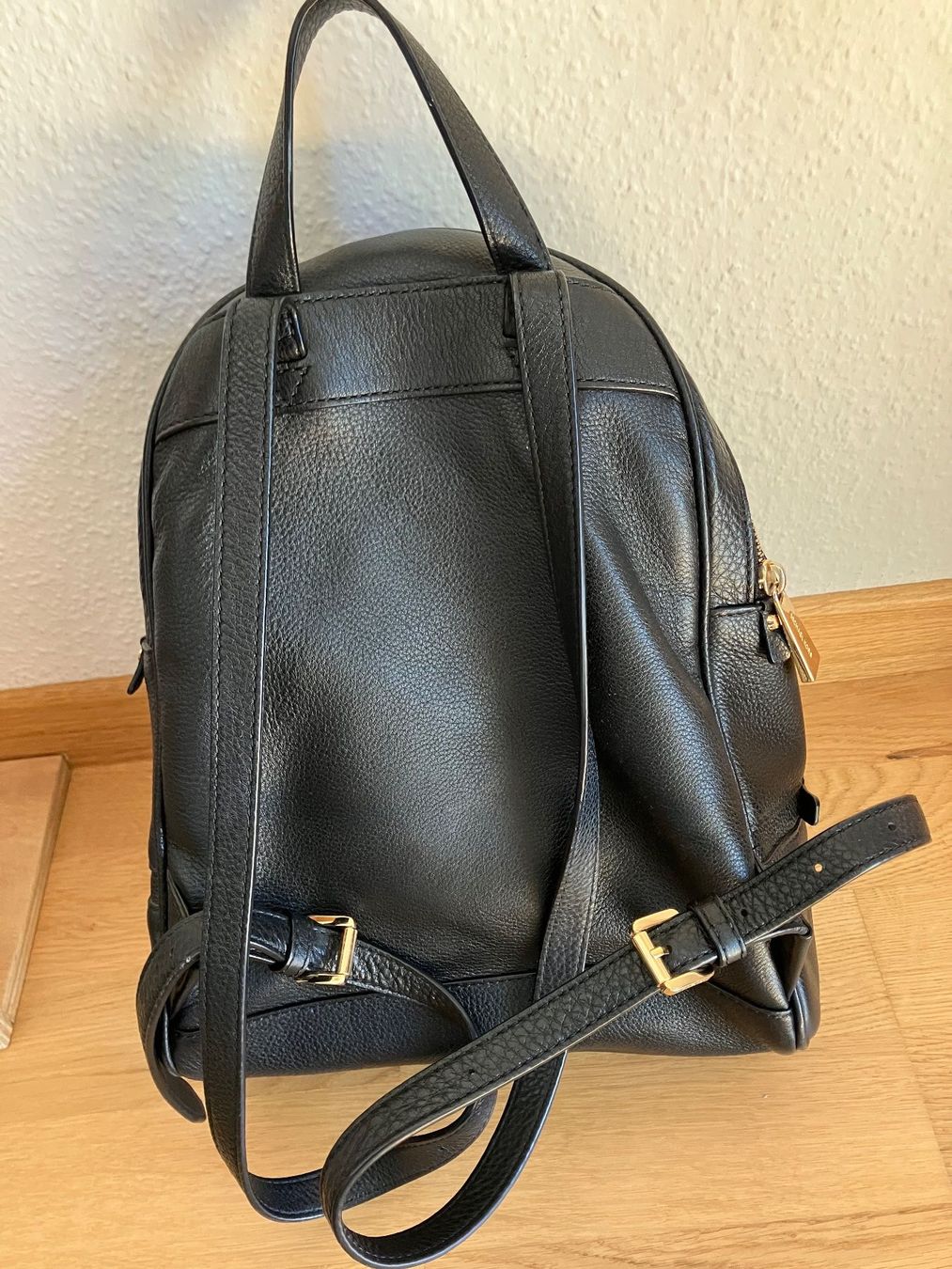 Michael Kors Rucksäcke: MICHAEL KORS Rhea Rucksack – Gebraucht aus Zürich von Ra.ahel 1