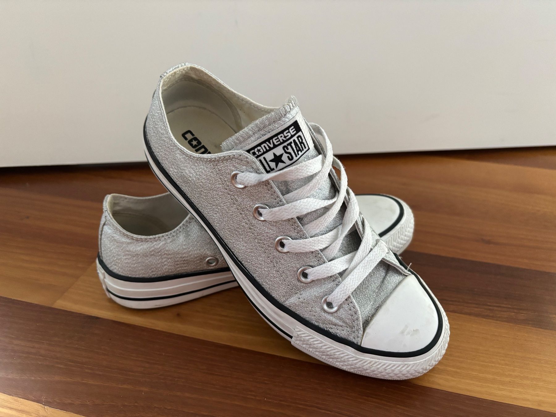 Converse Damenschuhe: Converse Sneaker – Gebraucht aus Uster von liv_5bfh