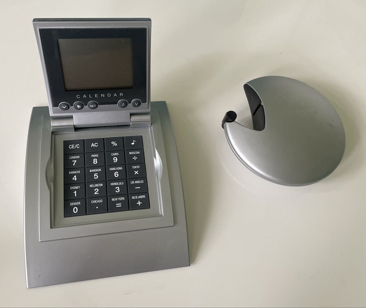 Calcolatrici tascabili: Digitaler Tischrechner mit Kalender!Top! – Nuovo (secondo la descrizione) da Au ZH venduto da Jaggy4 1