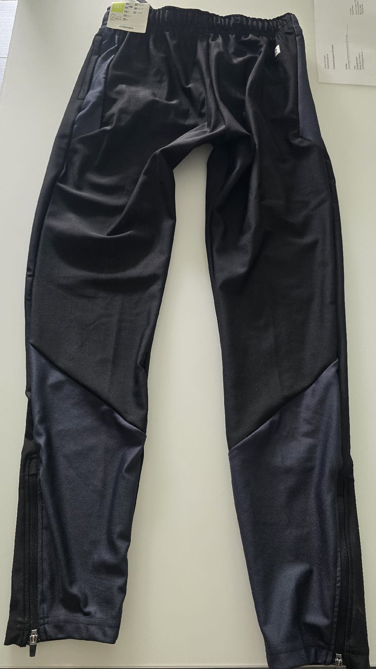 Decathlon Pantalons: jogging de foot 2xs neuf  – Neuf avec emballage d'origine à Estavayer-Le-Lac par zazadavidson 1