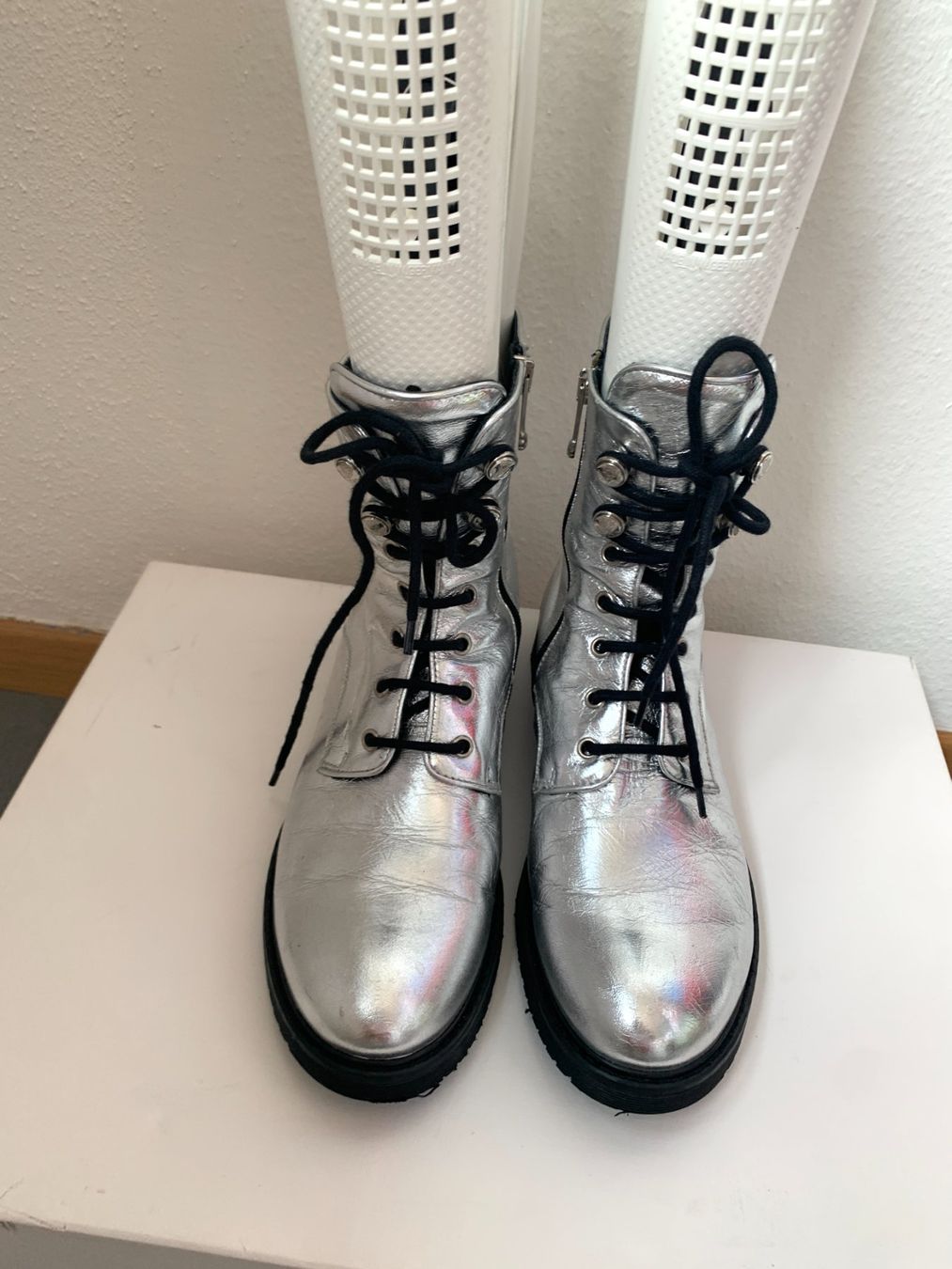 Marc Cain Scarpe da donna: MARC CAIN Stiefeletten Boots silber Gr. 41 – Usato da Zürich venduto da anader