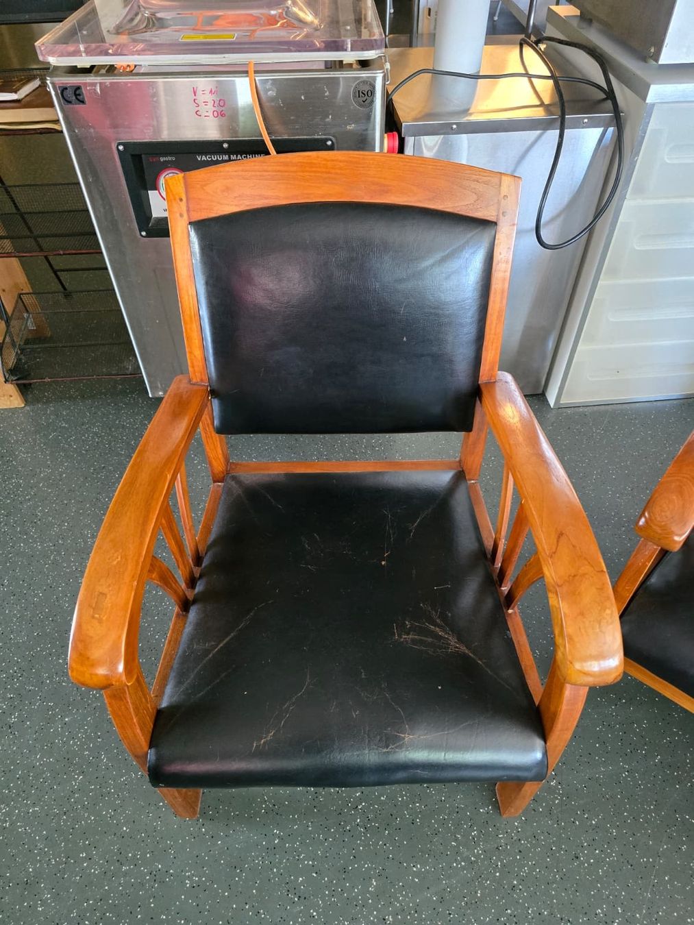 Poltrone: 4 fauteuils placets/dossiers cuirs. Dès 1.- – Usato da St-Maurice venduto da antikdestok 7