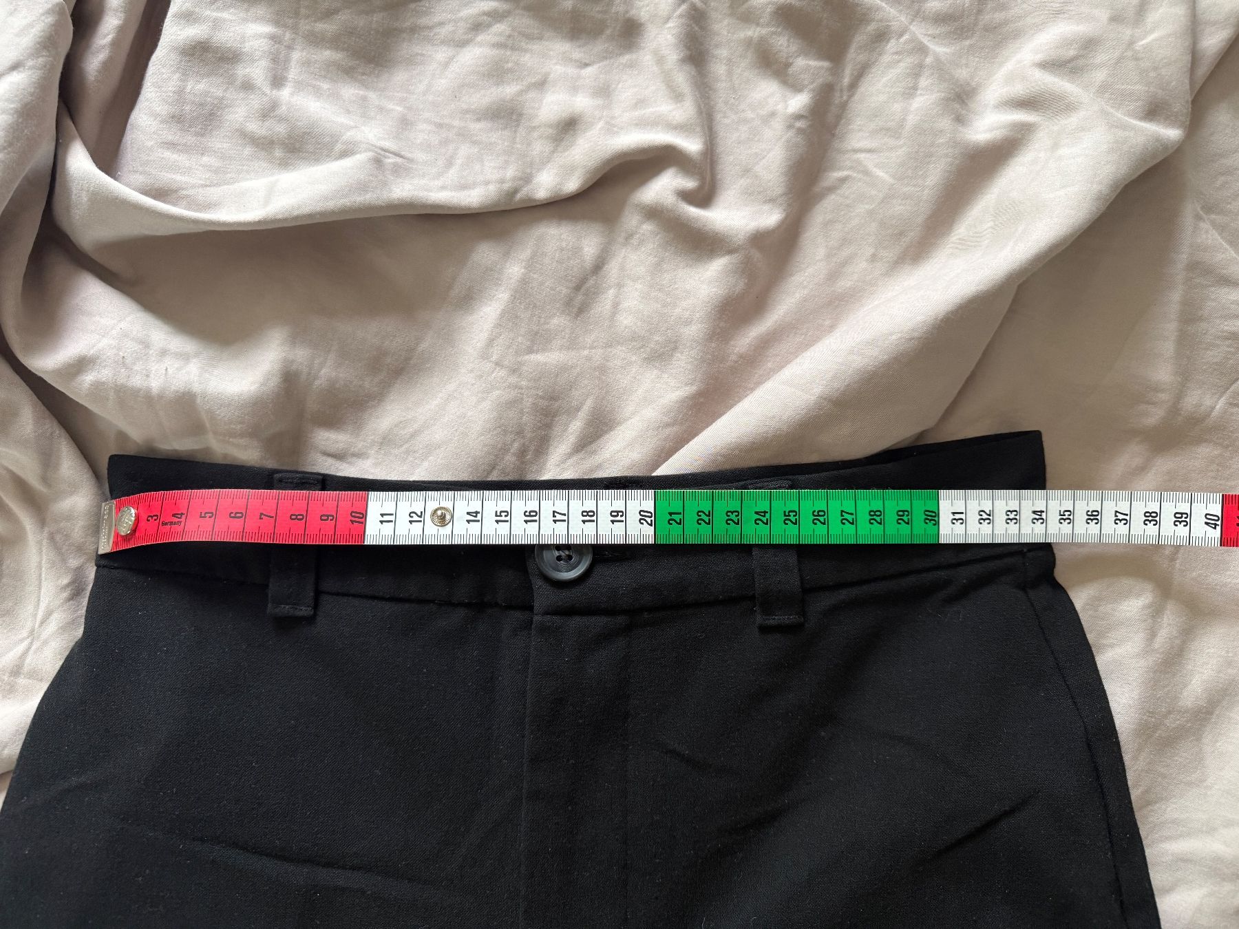 Pull&Bear Pantaloni: Pull & Bear black high-waisted wide-leg trousers – Usato da Zürich venduto da ele_cj6q 2