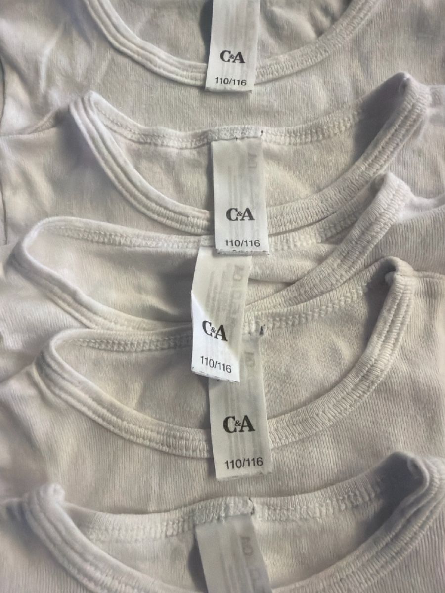 C&A Biancheria intima: 5 Unterleibchen von C&A Gr. 110 – Usato da Oberrohrdorf venduto da Mariann79 1