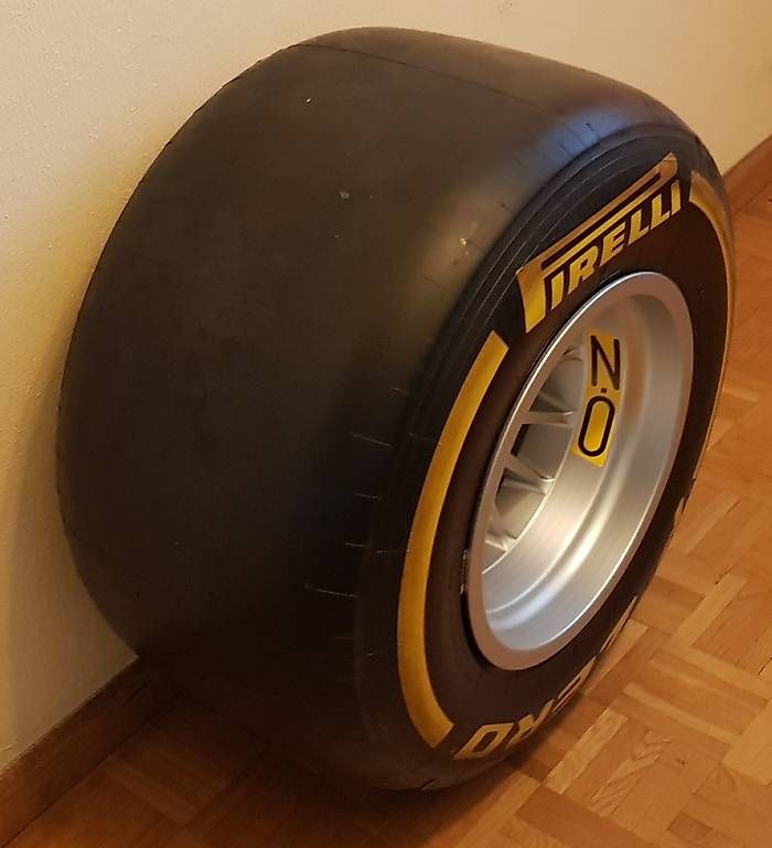 Tische: Table basse "Roue Formule 1 Pirelli " – Gebraucht aus Les Avanchets von Giuseppe.01 3