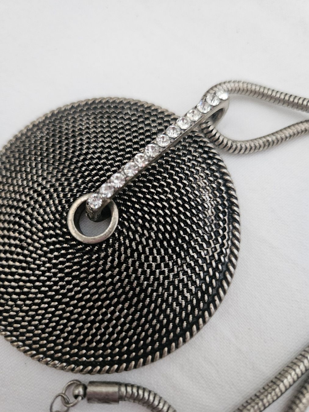 Catenine: Schicke Statement Kette, Strass, Silberfarben – Usato da Urdorf venduto da Colina