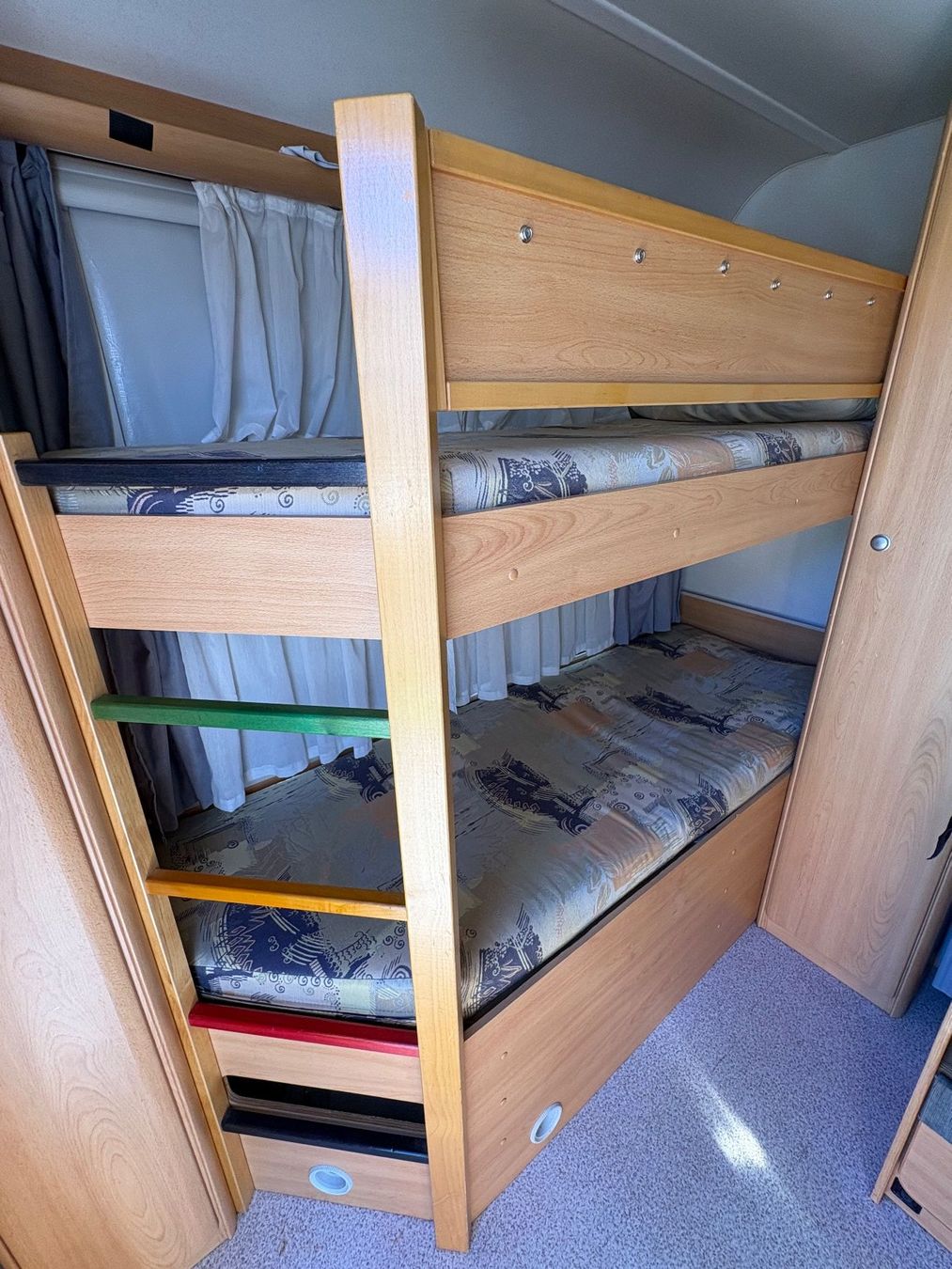 Knaus Veicoli da campeggio: Wohnwagen Knaus Südwind 500 mit Mover – Usato da Dietlikon venduto da afh65 1