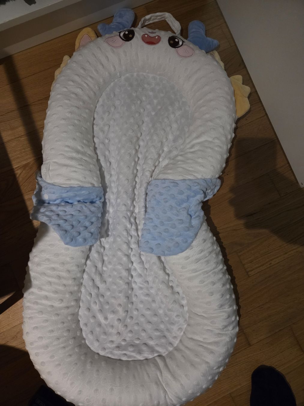 Giocattoli: Babynest Drache weiss blau – Usato da Kriessern venduto da tracktool2521 1