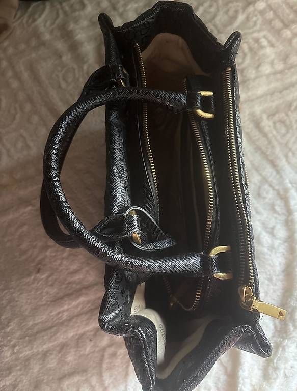 Borse da donna: Guess Stacy girlfriend Satchel – Usato da Bidogno venduto da sch_bby9 3