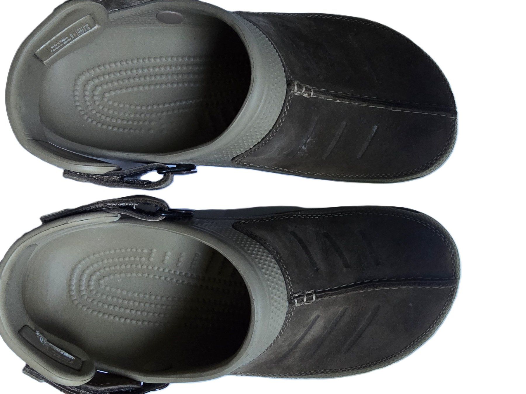 Scarpe da uomo: Unisex Crocs Classic Lederoptik – Usato da Bergdietikon venduto da ewa1005