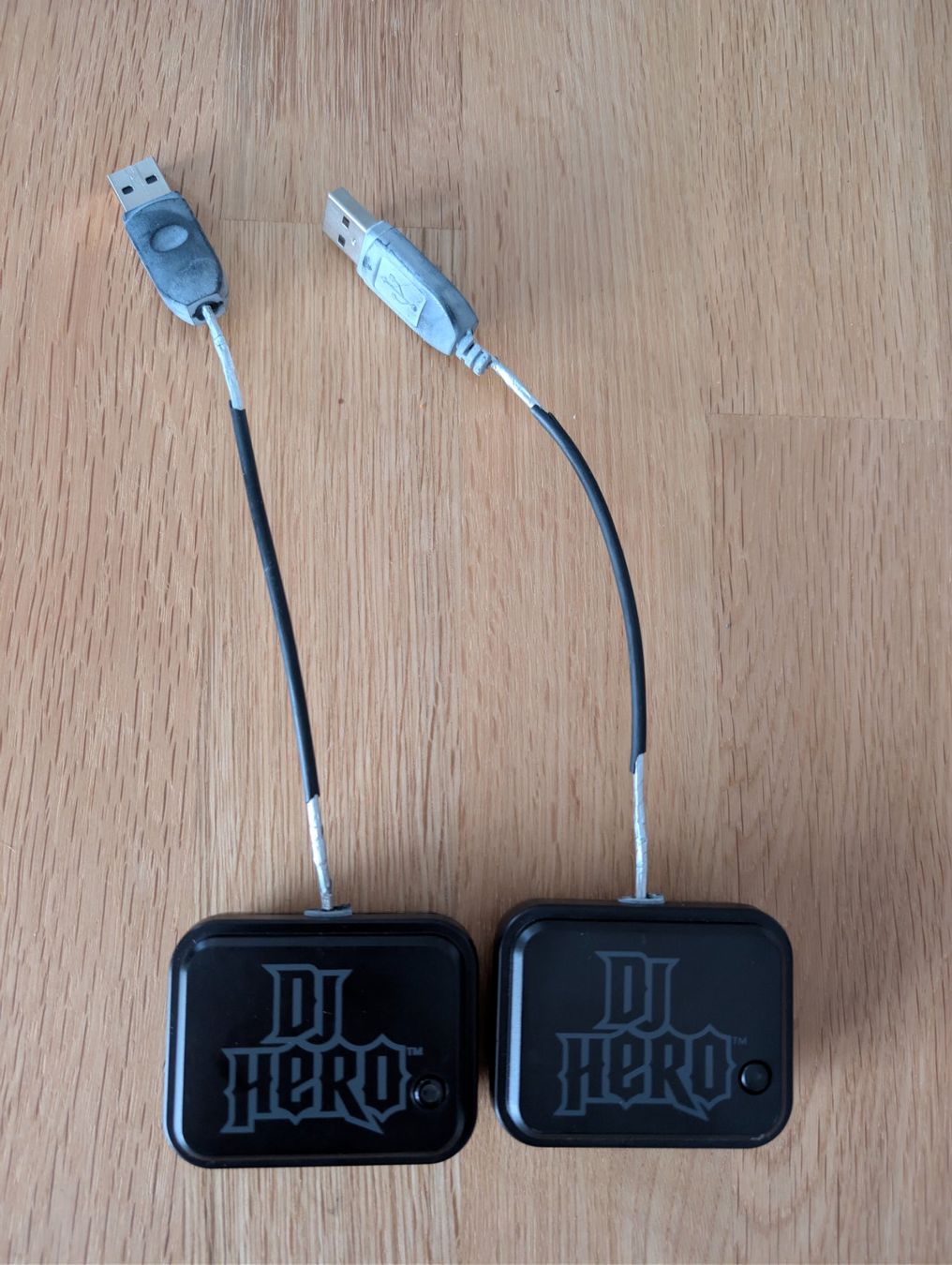 Spiele: DJ Hero Bundle (inkl. 2x Turntable-Controller) ab CHF 1.00!! – Gebraucht aus Langnau i.E. von Little_JoeY 2