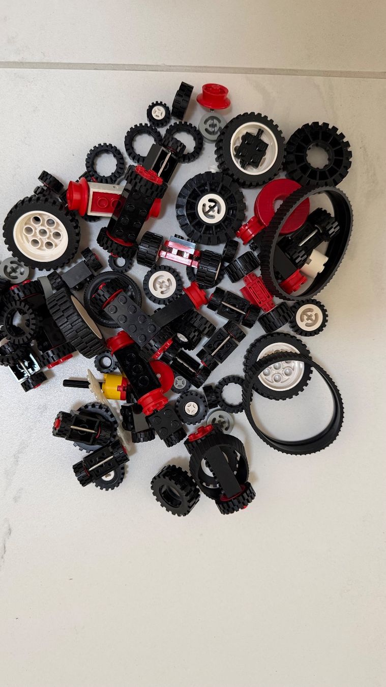 Lego Baukästen: Lego Räder – Gebraucht aus Udligenswil von kanuri-b