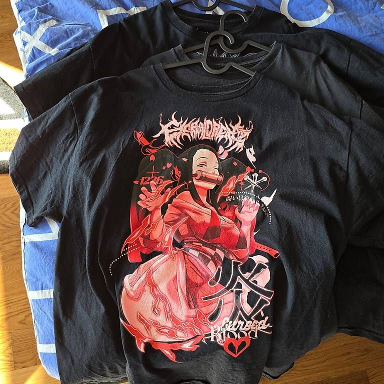 T-shirt: Anime Tshirts - Oversized XL - 15CHF pro Stück – Usato da Zuchwil venduto da iceposeidon33 2