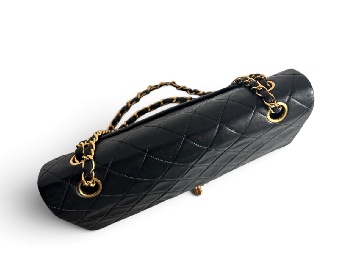 Chanel Taschen für Damen: CHANEL Lambskin Quilted Medium Double Flap Tasche – Gebraucht aus Kriens von hannaandkiko 4