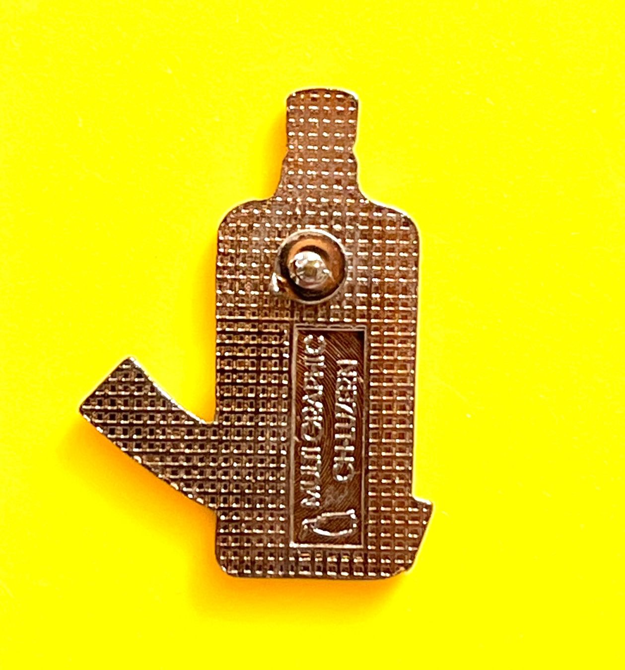 Placchette & Badge: Pin bouteille Vodka au citron – Usato da Renan BE venduto da johncactus 1