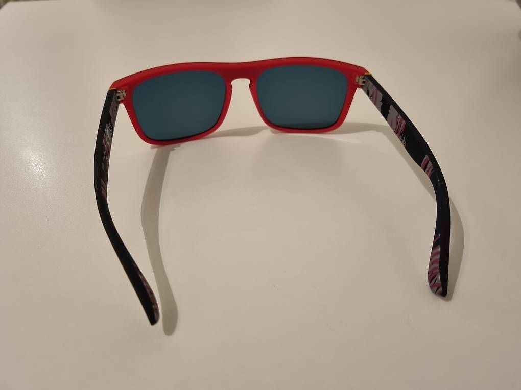 Occhiali & Lenti: Lunettes de soleil rouges – Usato da Gland venduto da Khazmur1 3