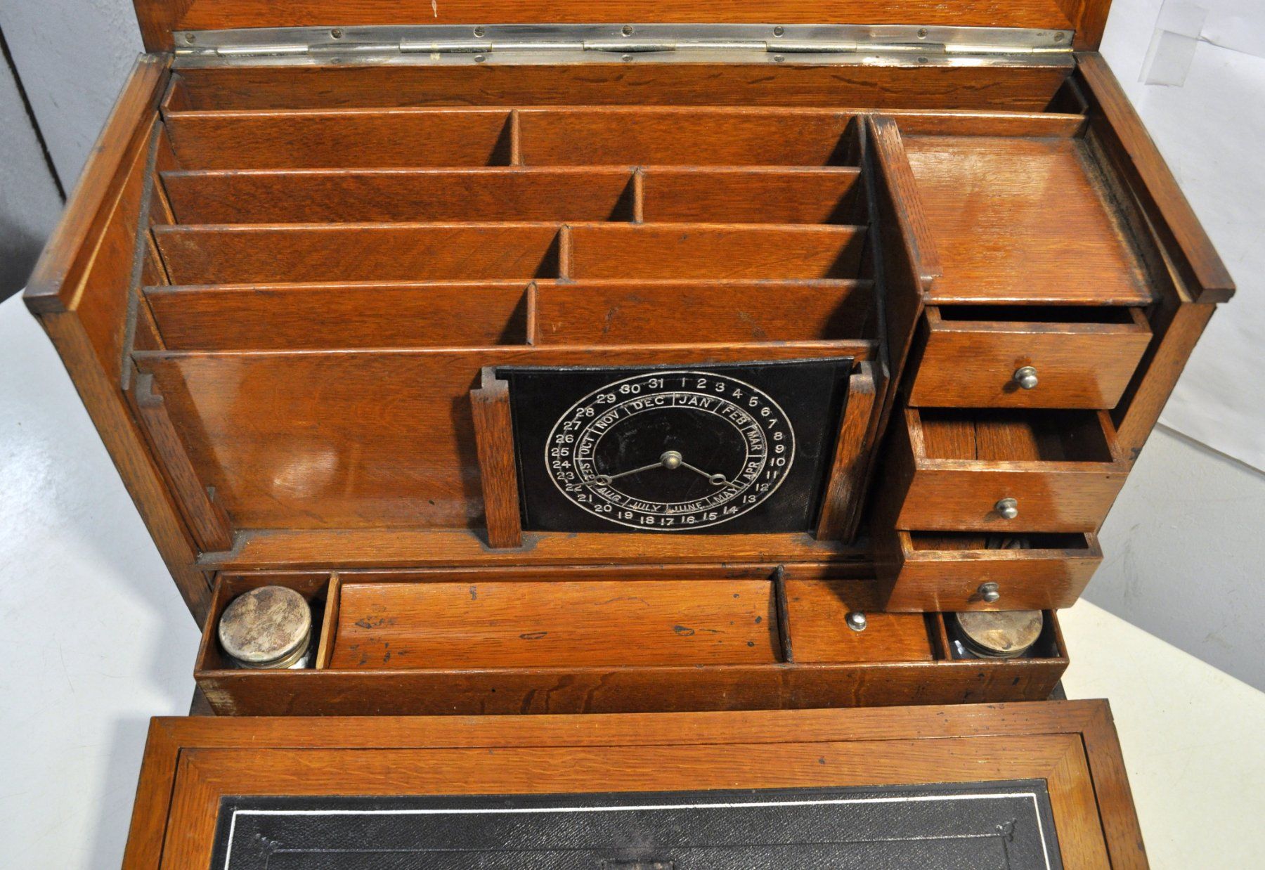 Scrivanie: Ancien Petit bureau portatif – Usato da Neuchâtel venduto da Neuchatel 5