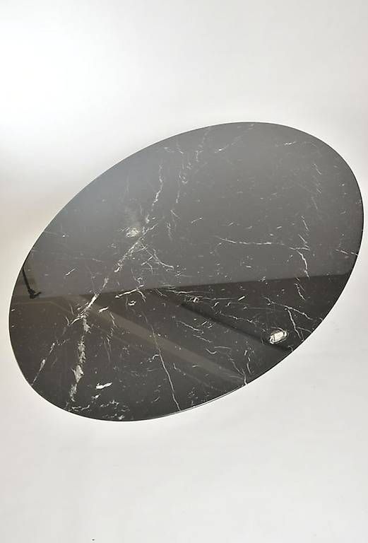 Tavoli: Eero Saarinen Tulip Table oval – Usato da Zürich venduto da IndividumCH 1