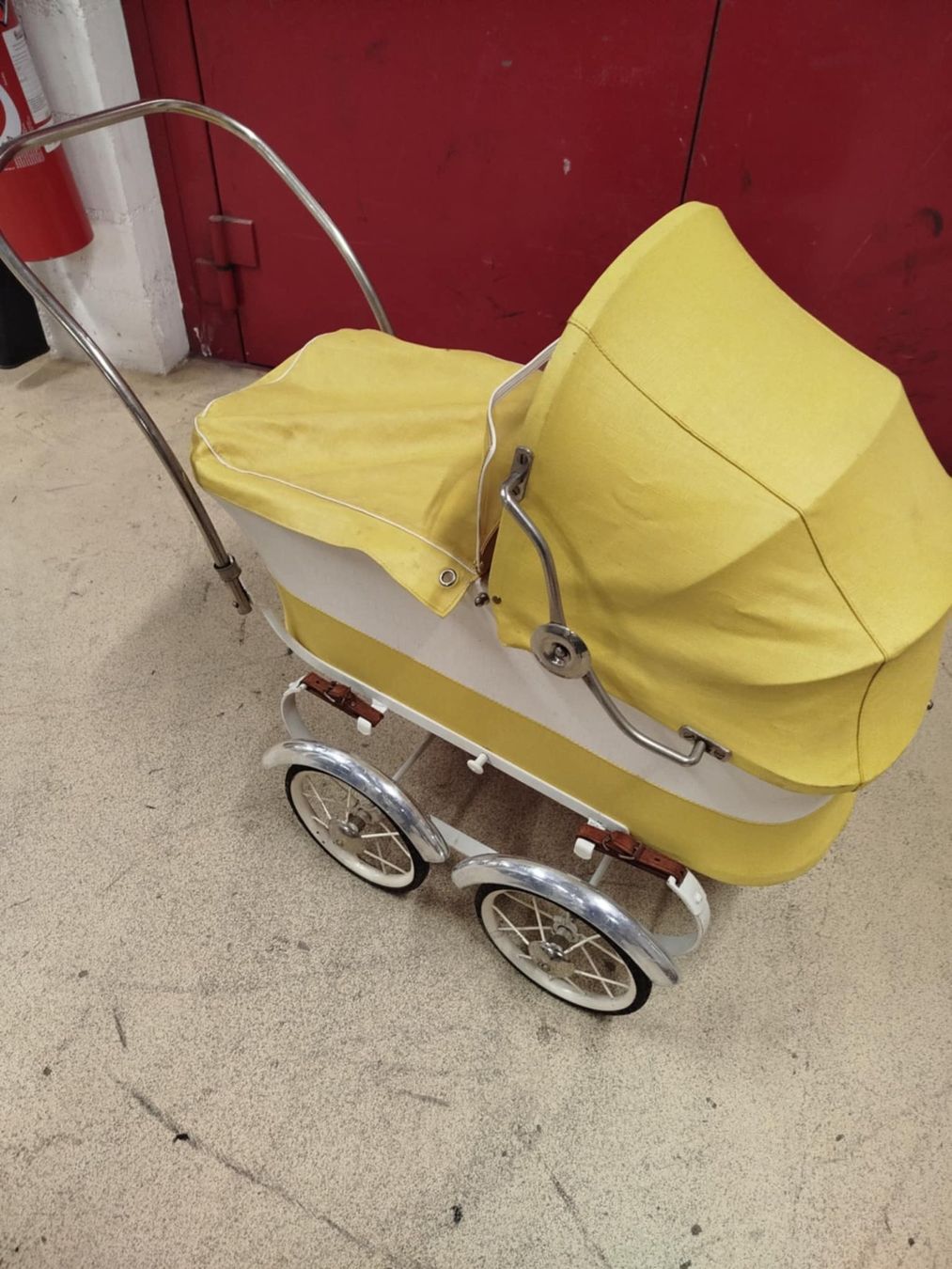 Puppenwagen: Ancienne poussette pour  poupée ( nr 2 ) – Gebraucht aus La Chaux-de-Fonds von Emmaus2300CDF