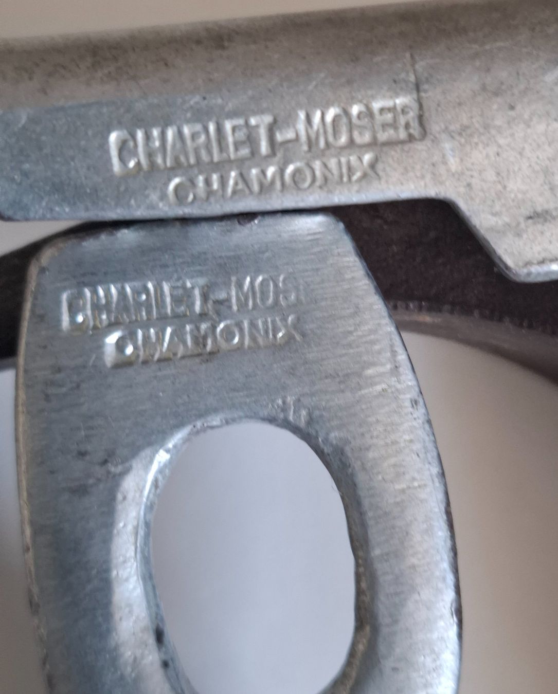 Ferramenta: Bergsteigen 6 Felshaken und Hammer – Usato da Grenchen venduto da Schlussliecht 5