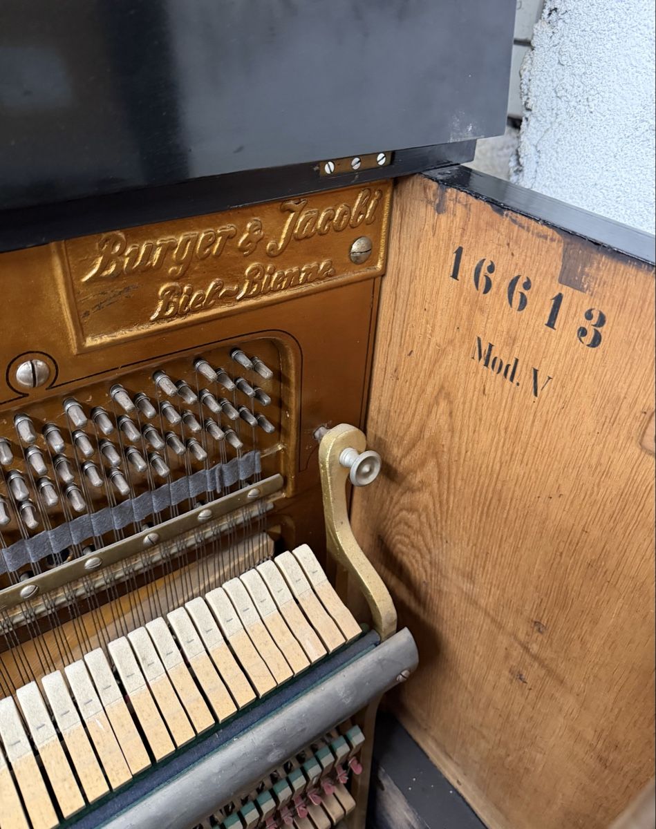 Burger & Jacobi Strumenti musicali: Antikes Klavier, Burger & Jacobi Biel, Ab 1.- – Usato da Interlaken venduto da Skandalpreis 5